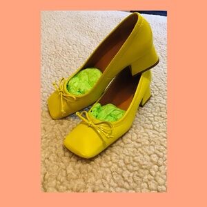 SALE * L’INTERVALLE Leather Chartreuse Green Shoes